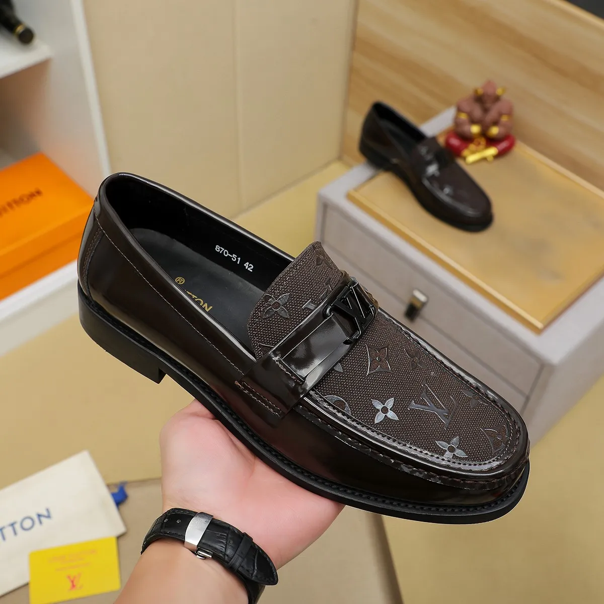 Men's shoes 💰 460 💰 Louis Vuitton LV ® 🆕 model 🔛Full shoe counter, first layer cowhide, 🐂leather lined casual shoes for men, super soft outsole, essential for driving. Counter synchronization, original first layer cowhide, completely 1:1 mold customization🌹top version, color optional! Number: 39-44 (customized at 38.45)